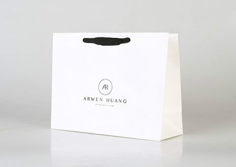 印刷白卡紙袋時，一定要覆膜嗎？
